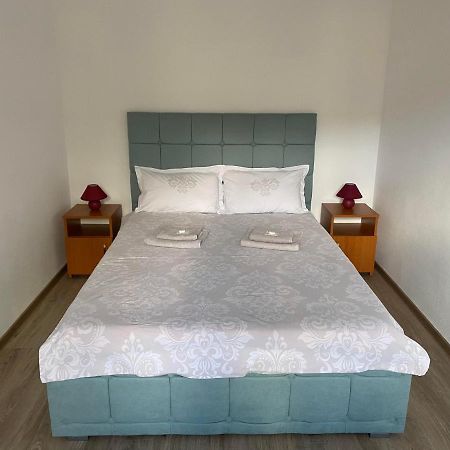 Апартаменти Apartament Cristian Оршова Екстер'єр фото