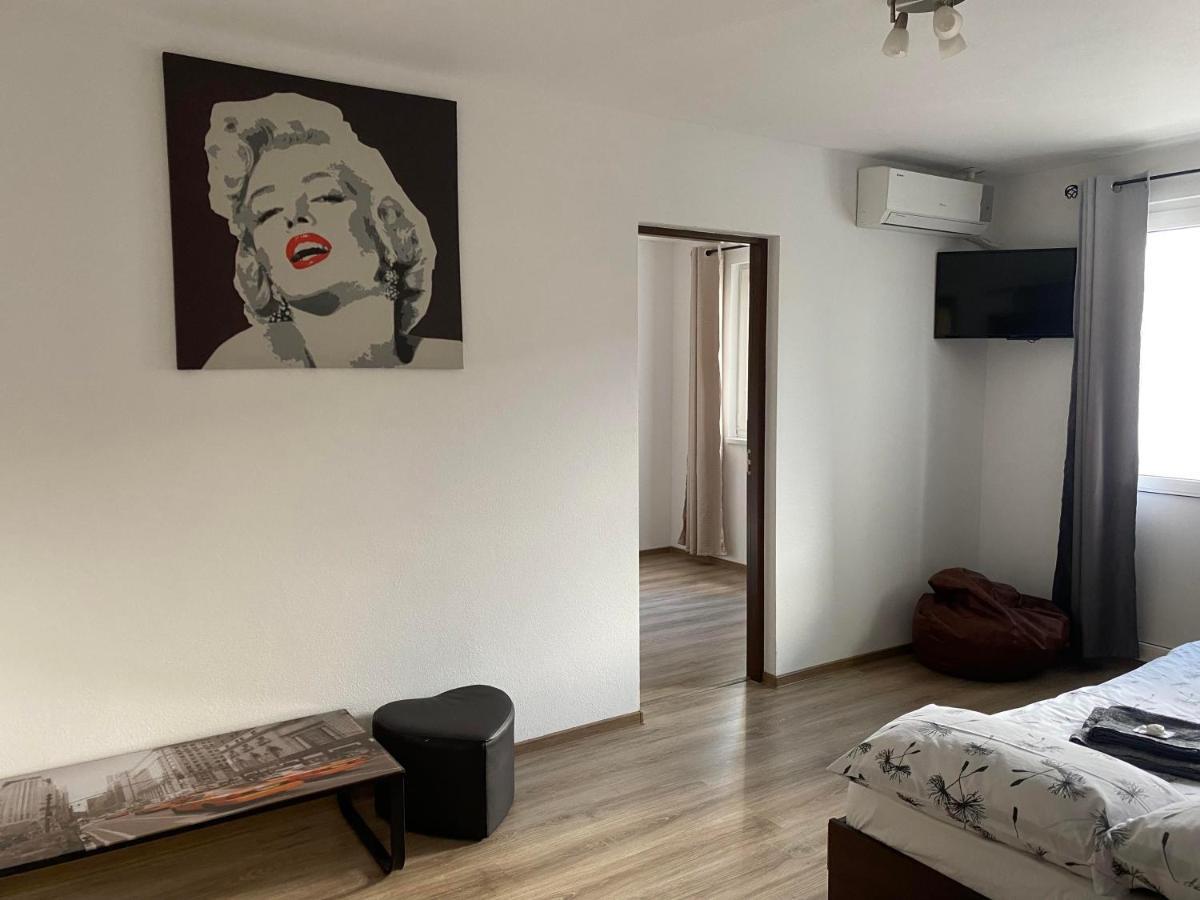 Апартаменти Apartament Cristian Оршова Екстер'єр фото