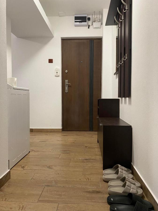 Апартаменти Apartament Cristian Оршова Екстер'єр фото