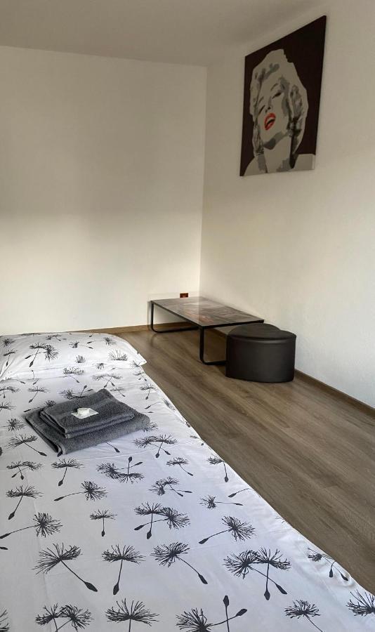 Апартаменти Apartament Cristian Оршова Екстер'єр фото