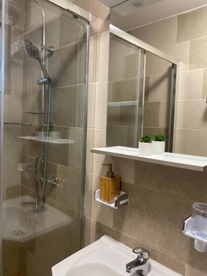 Апартаменти Apartament Cristian Оршова Екстер'єр фото