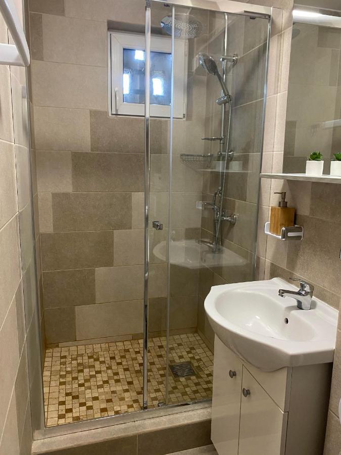 Апартаменти Apartament Cristian Оршова Екстер'єр фото